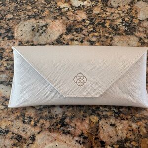 Kendra Scott Soft Light Gold Beige hard Bottom Eyeglass & Sunglass Case